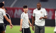 九游娱乐-包含上港客场战平权健，错失冲顶机会的词条