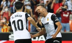 九游体育APP下载-包含巴伦西亚客场止步不前，努力加强进攻的词条