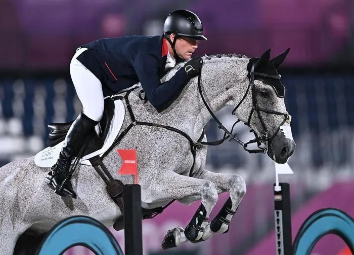 爱尔兰选手在马术比赛中遭遇失误 爱尔兰选手在马术比赛中遭遇失误