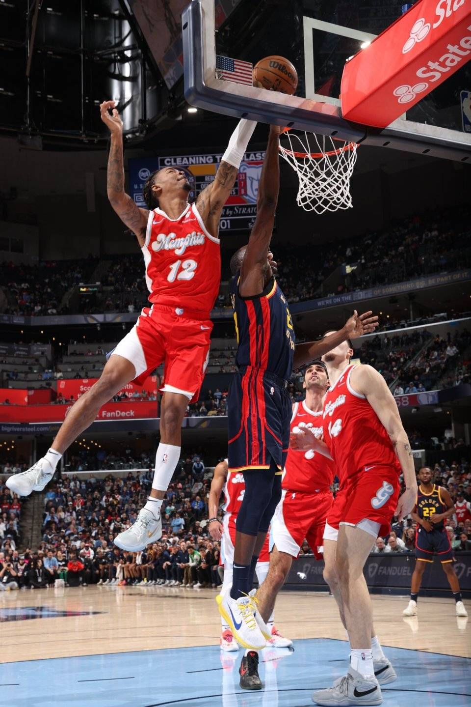 灰熊新秀大放异彩,成为球队场上亮点 灰熊新秀大放异彩,成为球队场上亮点