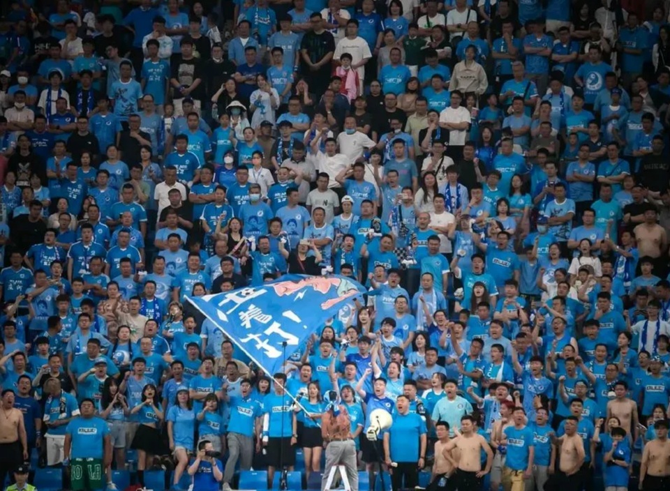 球队上演精彩逆转,球迷欢呼雀跃的简单介绍 球队上演精彩逆转,球迷欢呼雀跃的简单介绍