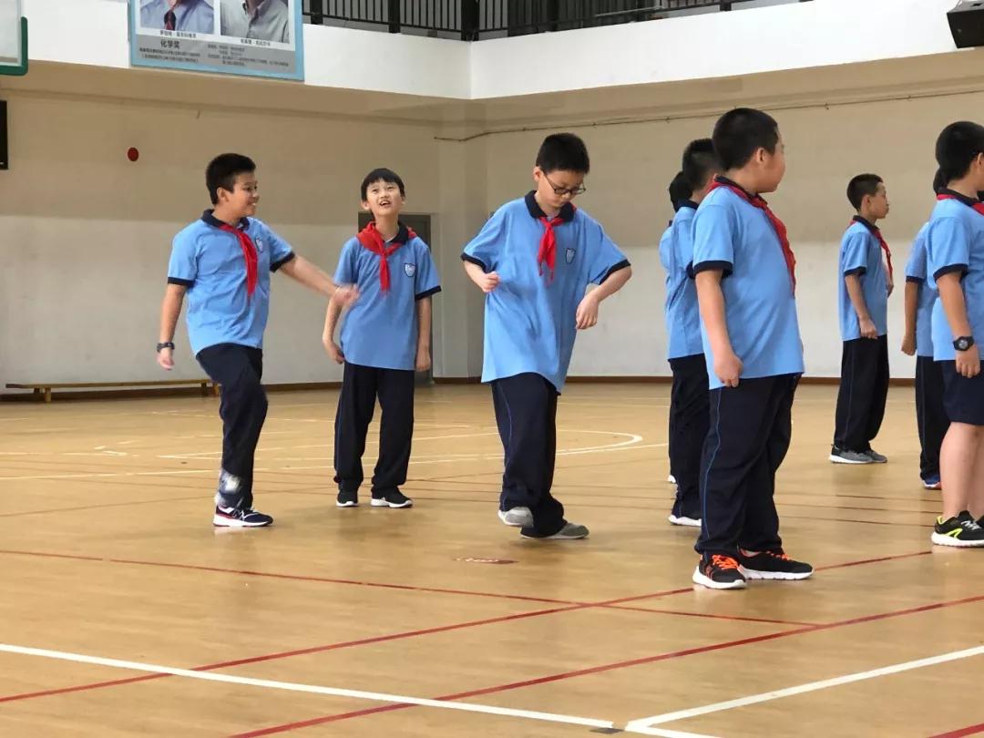 包含队员技术不断提升,球风犹如变幻莲花的词条 包含队员技术不断提升,球风犹如变幻莲花的词条