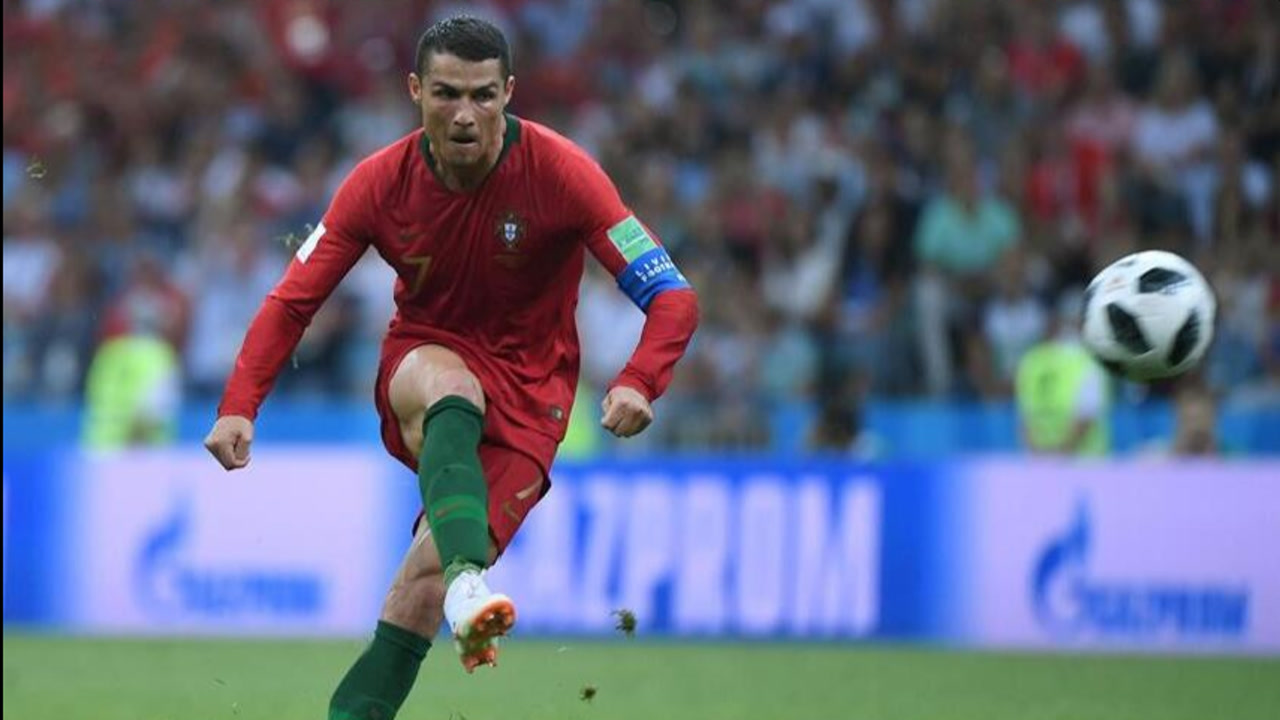 丹麦力克AC米兰,范佩西一己之力扛起全队的简单介绍 丹麦力克AC米兰,范佩西一己之力扛起全队的简单介绍