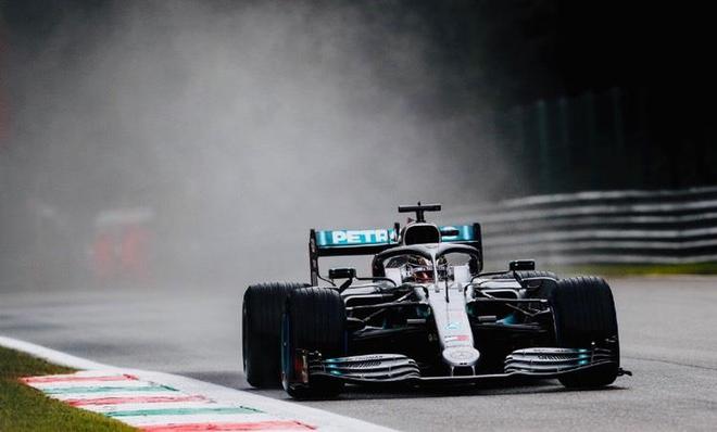 梅赛德斯险胜迈凯伦,汉密尔顿刷新纪录的简单介绍 梅赛德斯险胜迈凯伦,汉密尔顿刷新纪录的简单介绍