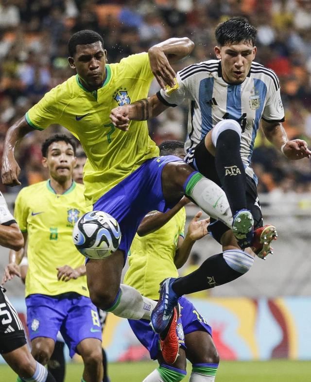 阿根廷险胜罗马，阿什拉夫带队取胜