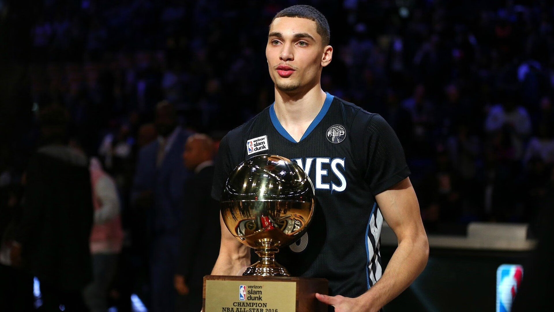 三笘薰决胜时刻闪耀，波兰绝境翻盘带走几内亚