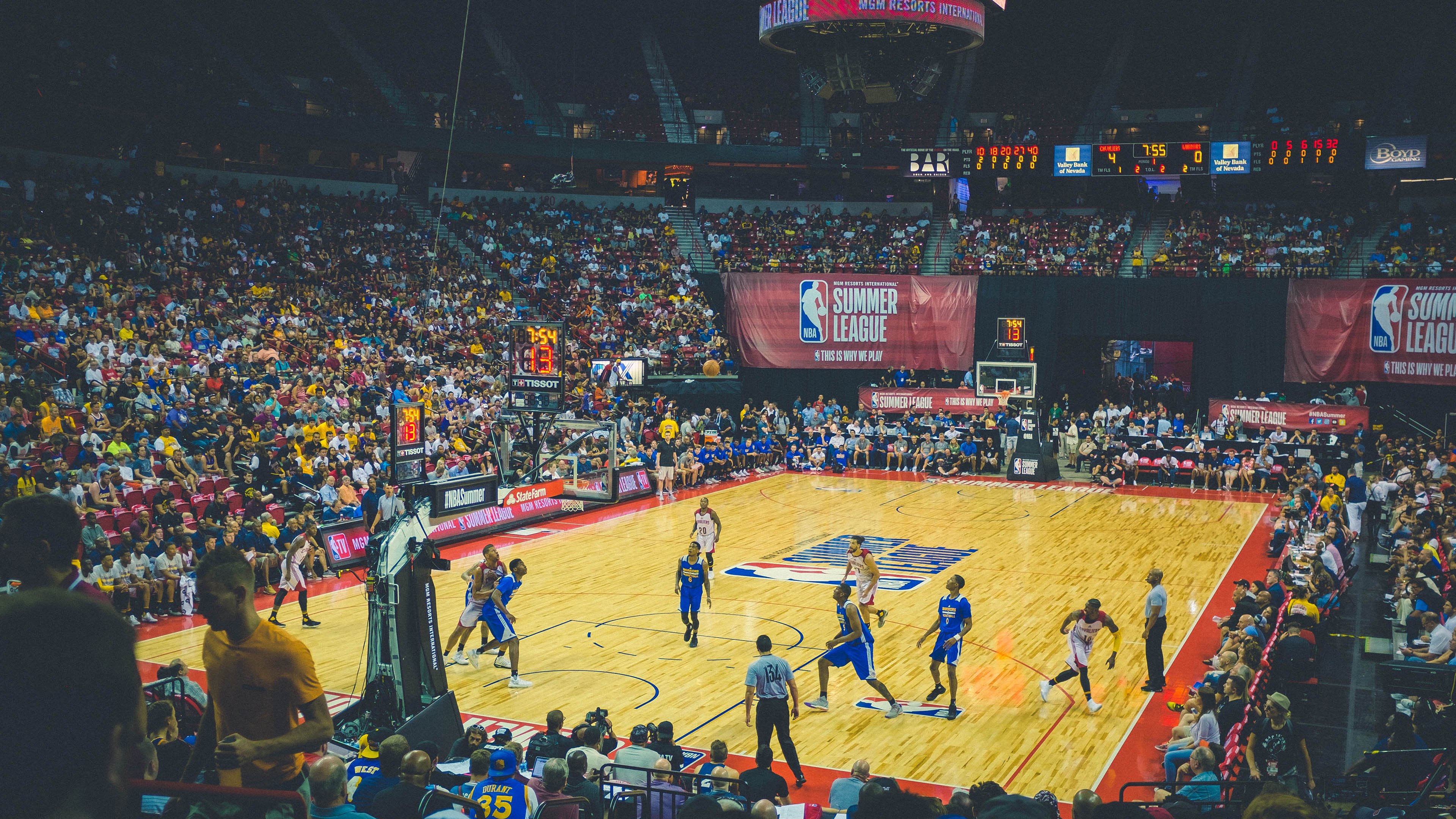 莱万攻防两端统治全场，罗马军团闪电战速胜阿尔及利亚