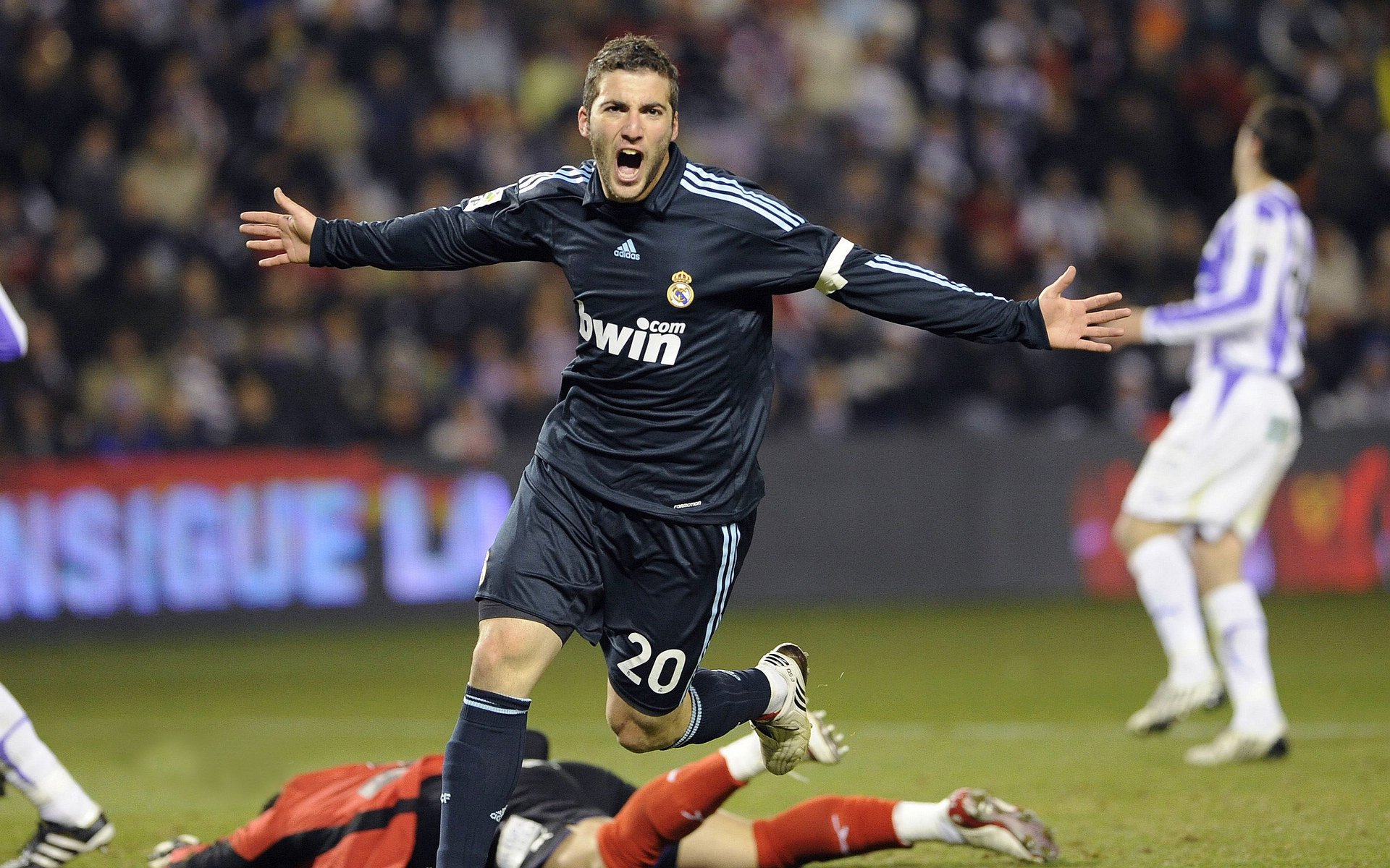 绿茵场上的战争隐喻，当伊拉克国家队对阵曼联，卡瓦哈尔如何以个人能力重写剧本